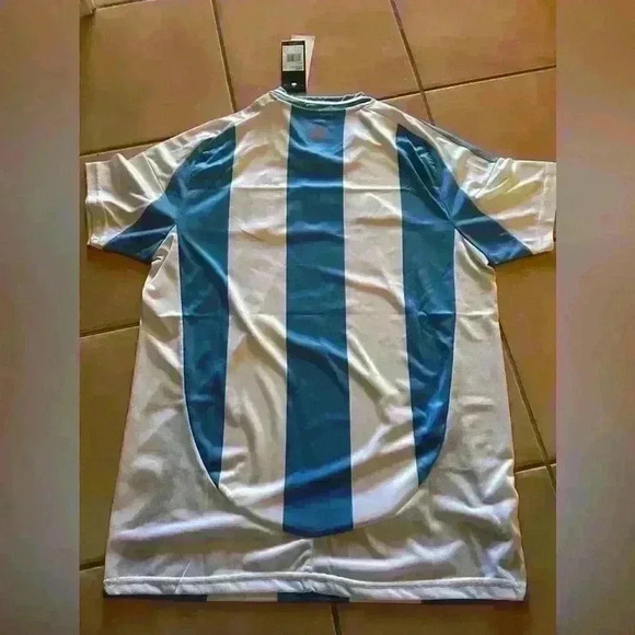 Argentina Copa America 2024 Home
Jersey with Champion Badge - Picture 3 of 3